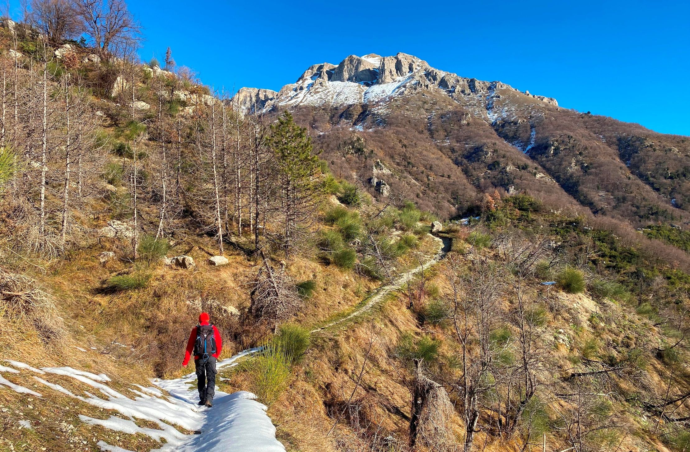 Monti Gemelli con i bambini: Castel Manfrino