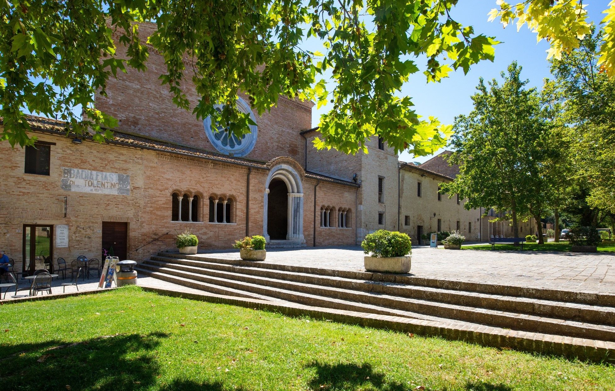 L’anello dell’Abbadia di Fiastra | Marche a piedi