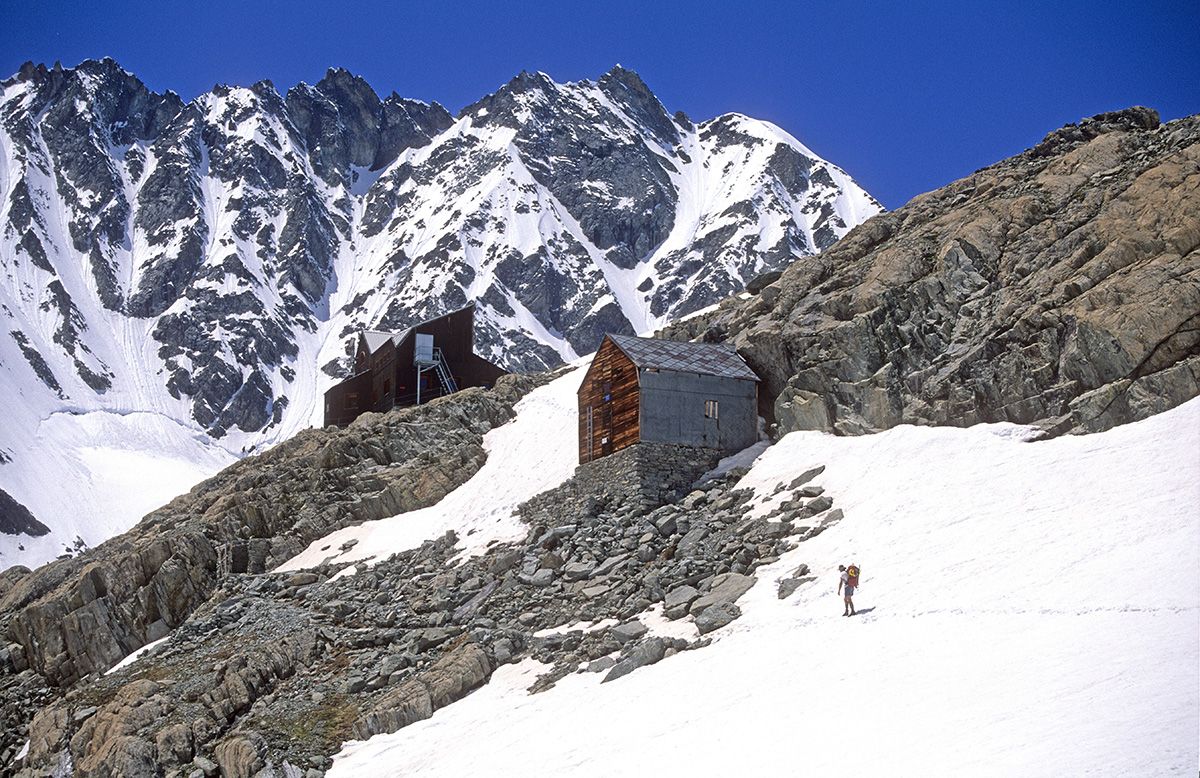 Dalla diga di Place Moulin ai rifugi Nacamuli e Col Collon