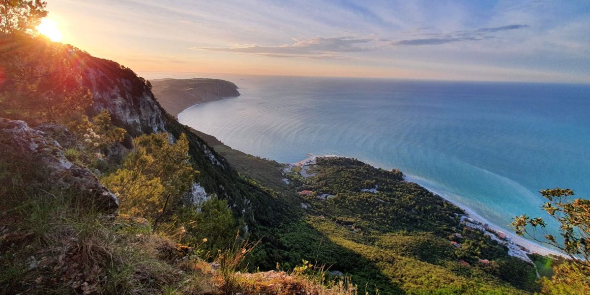 Un’escursione al profumo di mare: l’anello del Monte Conero