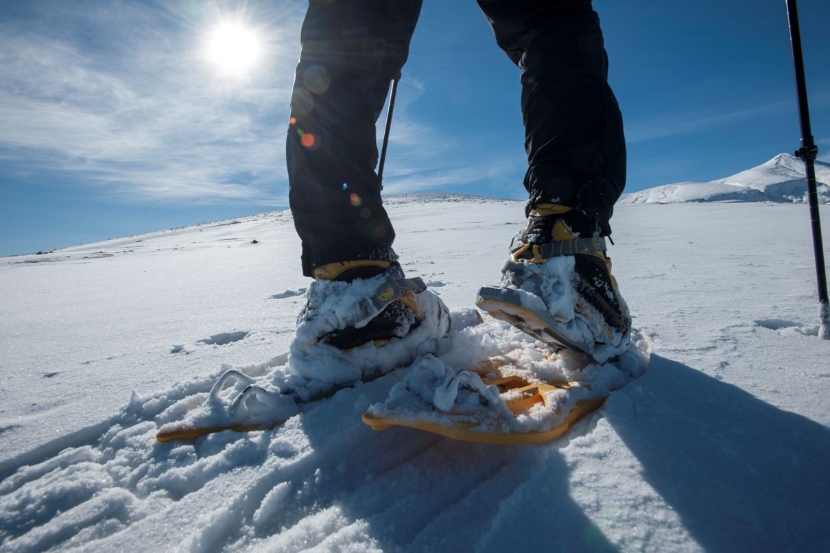 In montagna con le ciaspole: abbigliamento, attrezzatura e sicurezza