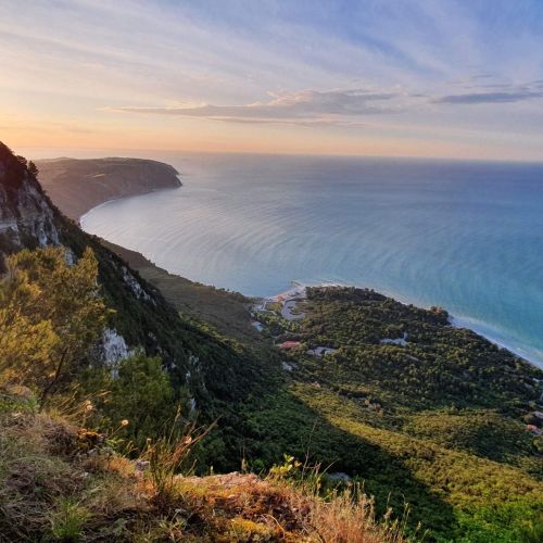 Un’escursione al profumo di mare: l’anello del Monte Conero