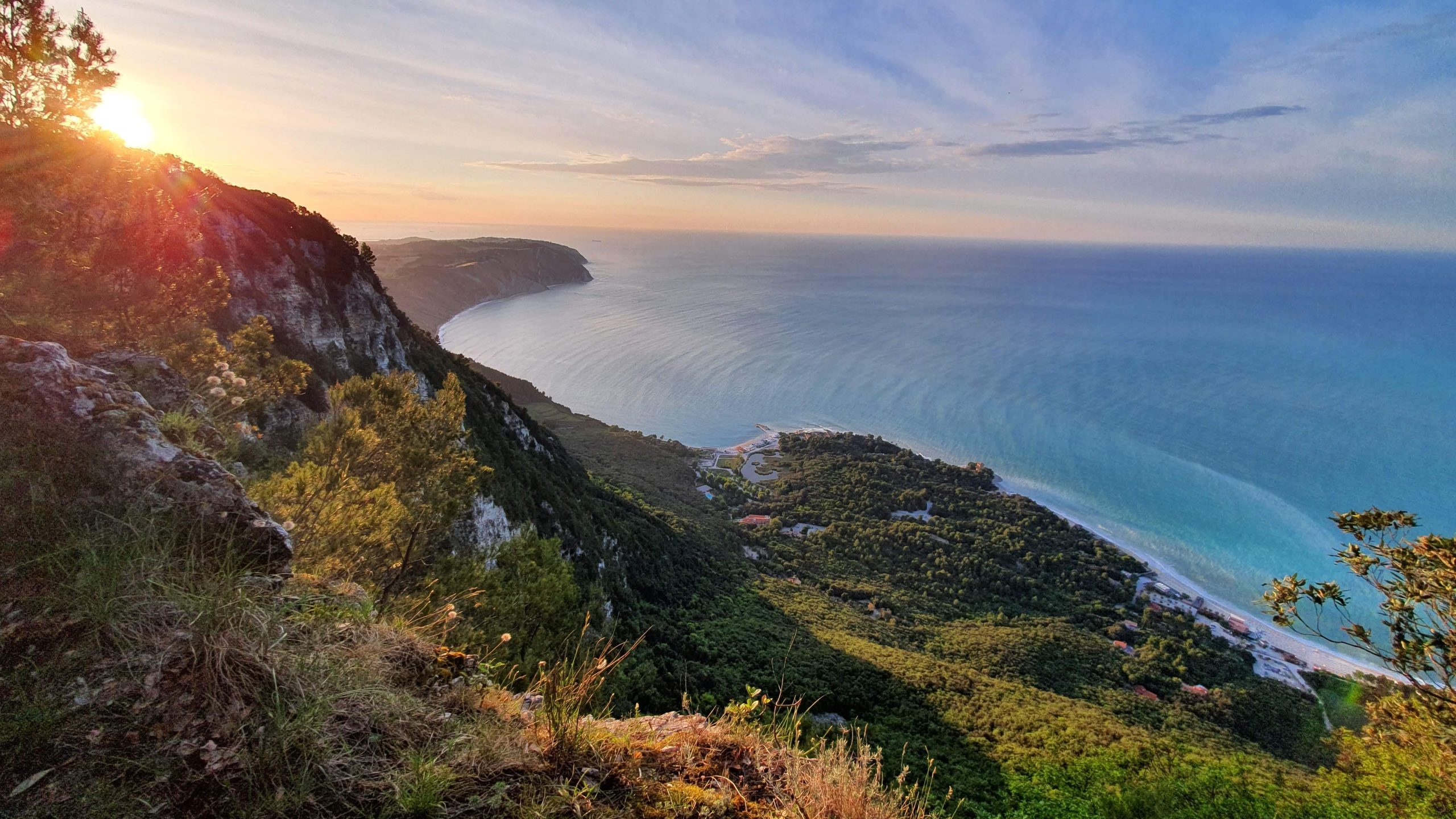 Un’escursione al profumo di mare: l’anello del Monte Conero