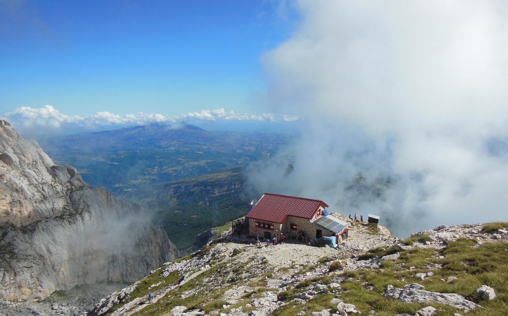 Al Rifugio Franchetti dal Piano del Laghetto | Abruzzo a piedi