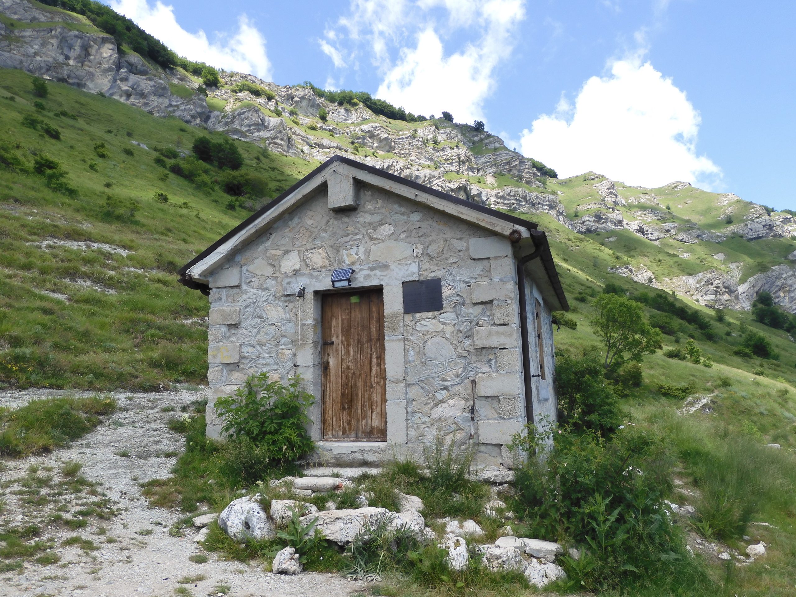 Il Rifugio Orazio Delfico al Fontanino e il Canyon della Reva
