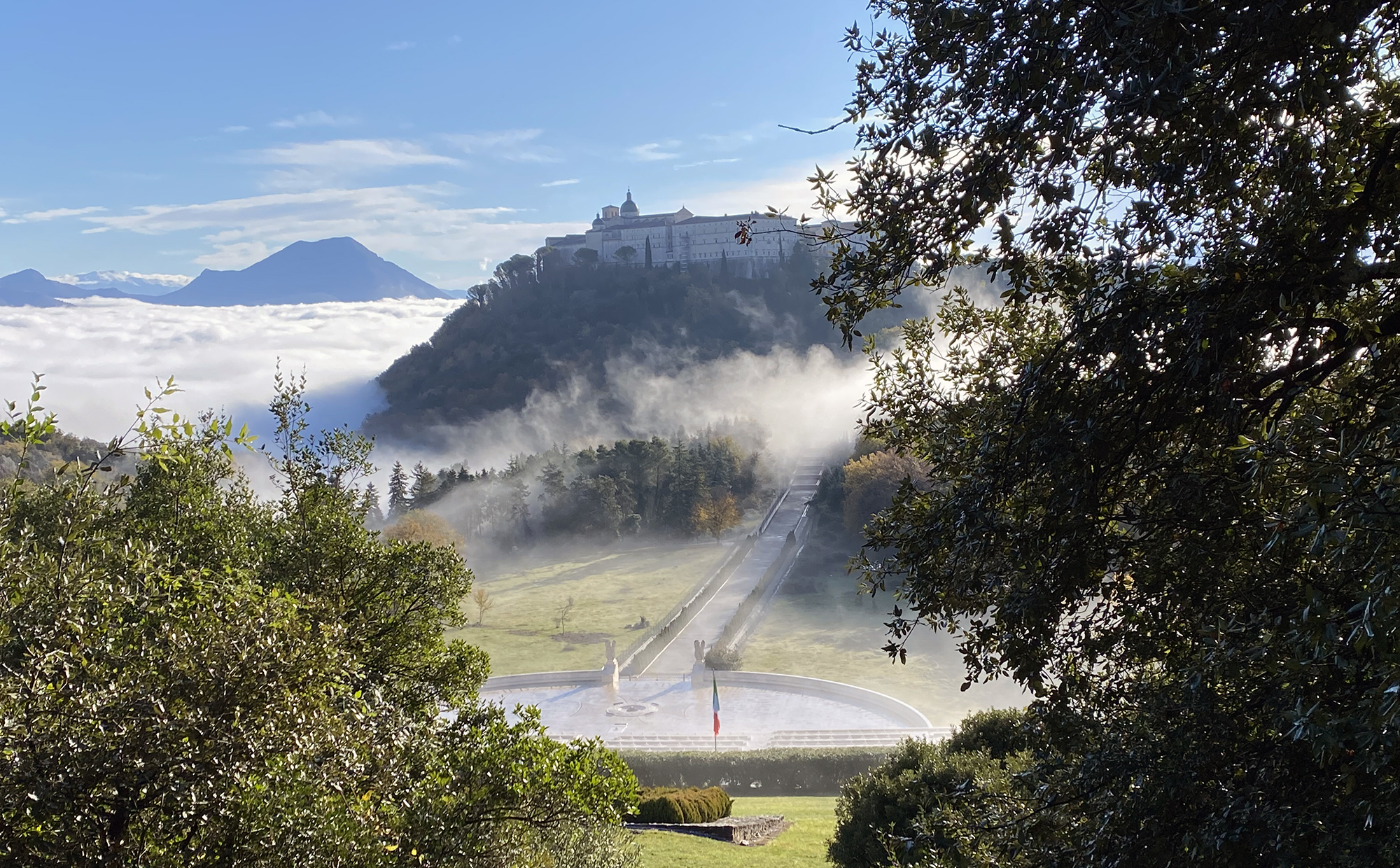 A piedi sulla Cavendish Road per Montecassino