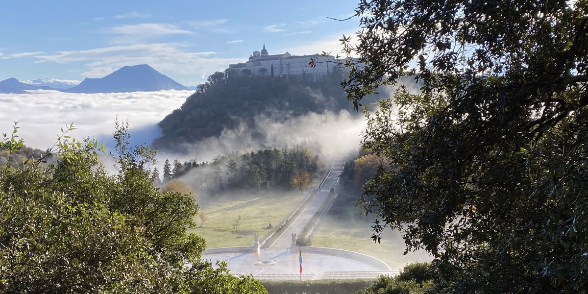 A piedi sulla Cavendish Road per Montecassino