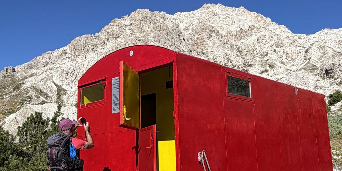 Cima delle Veticole (2044 m) e Bivacco Desiati da Campo Imperatore