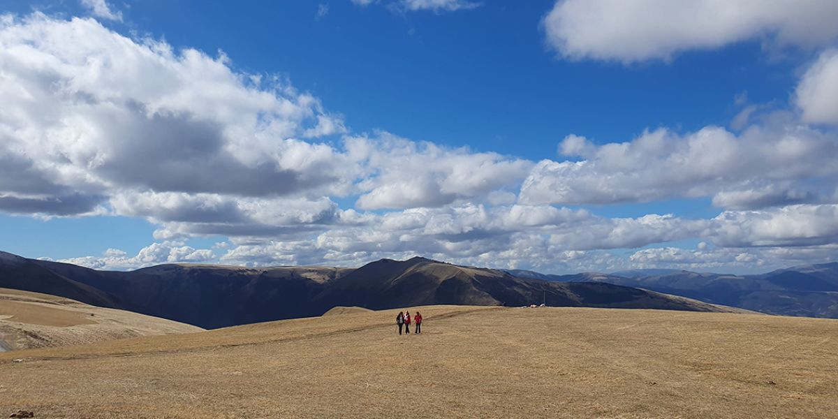 Dai Prati di Ragnolo un panoramicissimo anello | Monti Sibillini a piedi